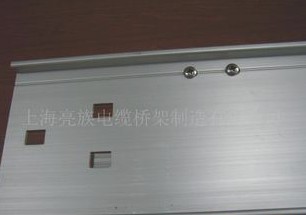 金属桥架在户外长期暴露后